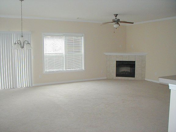 Living/dining combination