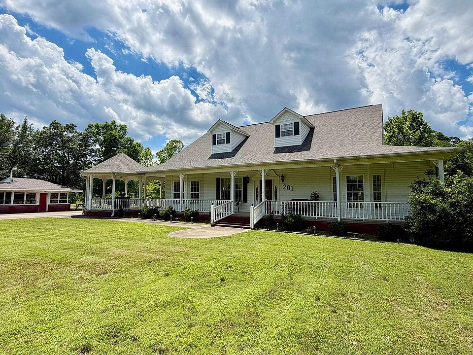 1st image of 201 Green Willow Ln