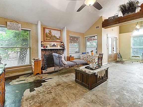 5th image of 7814 Clairmont Ave