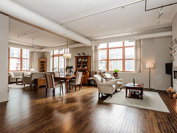 3rd image of 360 W Illinois St APT 7B