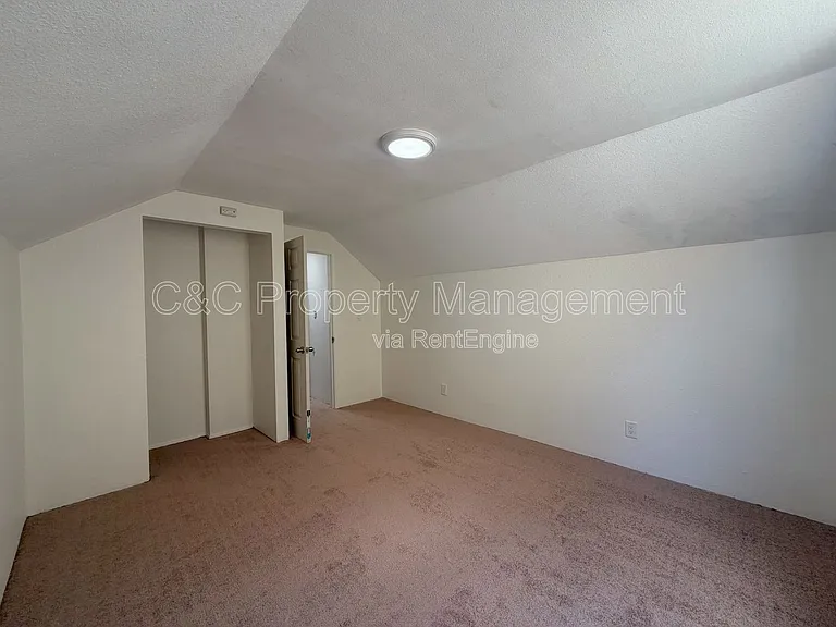 1862 Hanford Dr — Photo 2