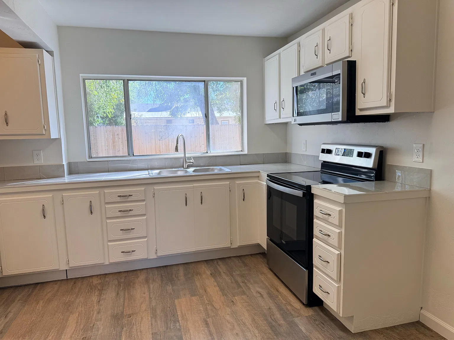 333 1/2 Epps Drive - 1 — Photo 4