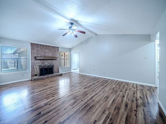 5th image of 1402 Sheppard Ln