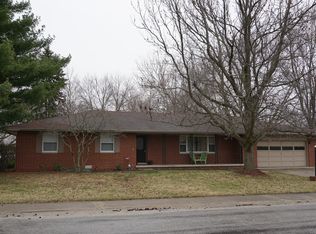 204 Dorchester Dr, Mahomet, IL 61853