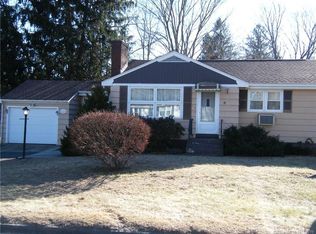 6 Castle View Dr, Chester, CT 06412