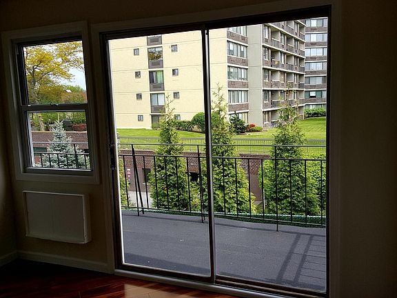 3rd image of 209-4 23rd Ave #2