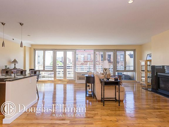 4th image of 450 E 117th St #Penthouse 5a