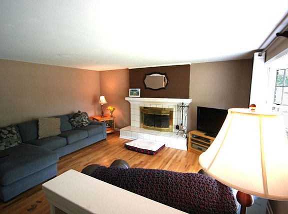 4th image of 1405 Yale Ln