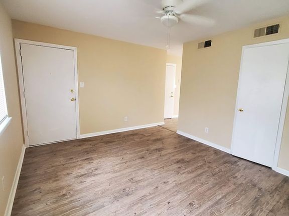 4th image of 10 Pollux Cir E APT 4