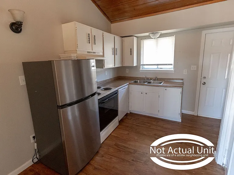 700 W Cunningham Dr #C — Photo 6