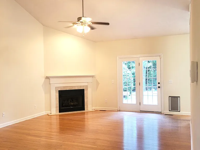 235 W Hedgelawn Way — Photo 4