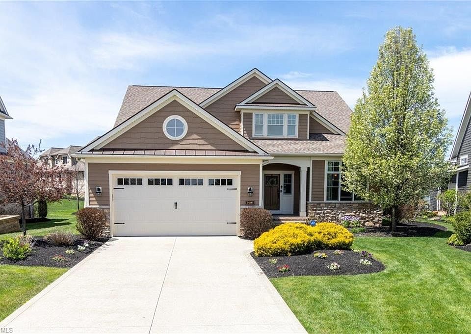 1st image of 2405 Botanica Ln