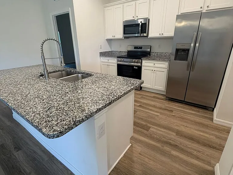 17223 Berwin Ave — Photo 13