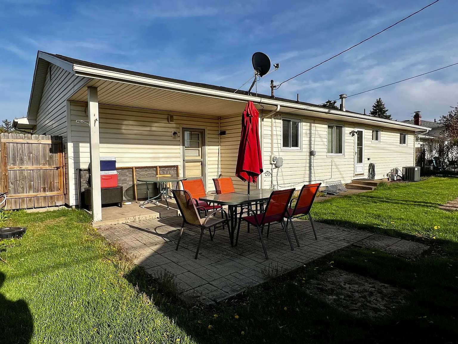 4 bed, 2200 sqft, $2,500 — Photo 4