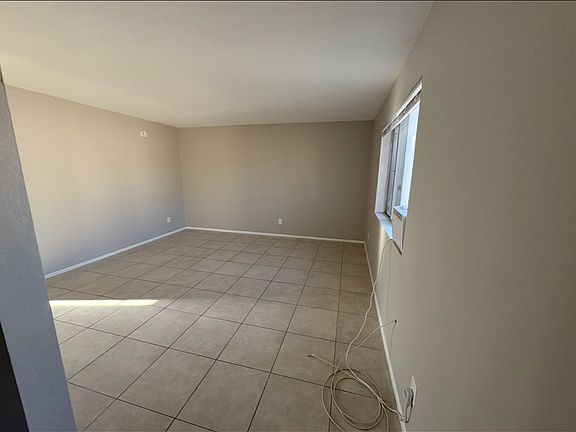 3rd image of 709 W 41st St