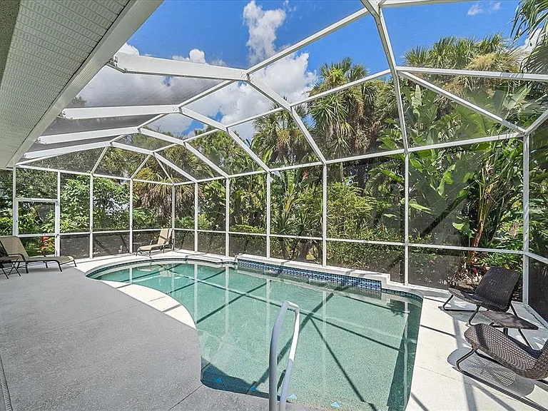 354 Melrose Ct — Photo 37