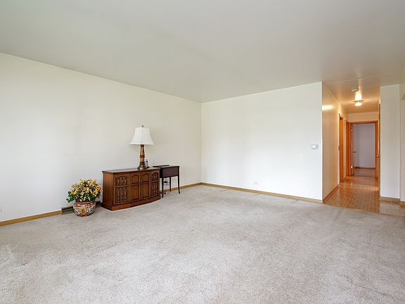 3rd image of 903 S See Gwun Ave