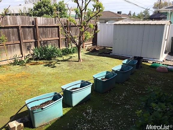 3rd image of 483 E La Salle Dr