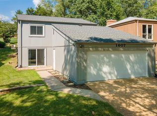 1607 Country Hill Ln, Ballwin, MO