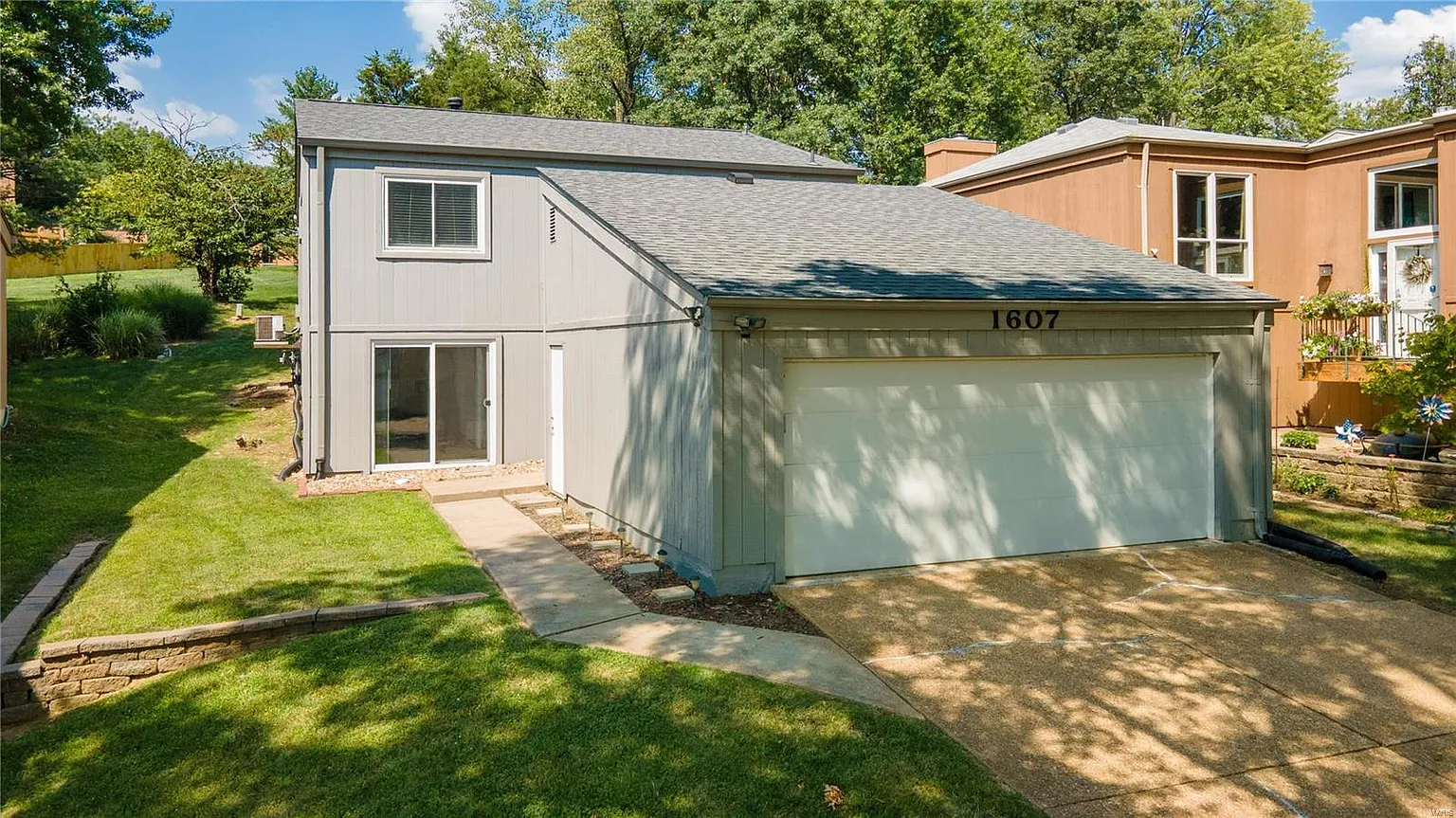 1607 Country Hill Ln photo 1