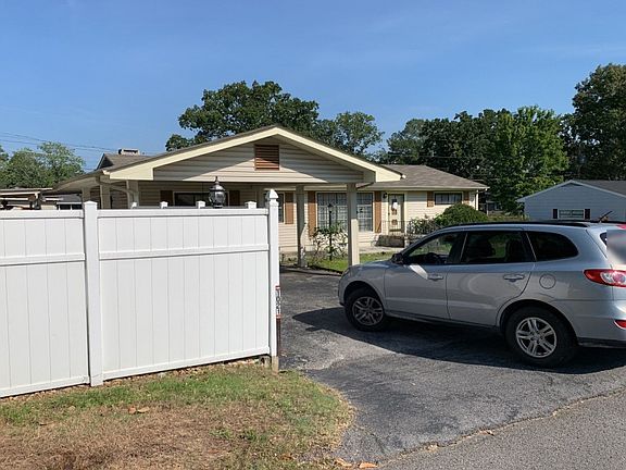 3rd image of 1021 Blanton Dr