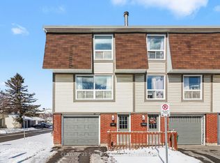 2004 Greenway Park Ln, Ottawa, ON K1B 5A8