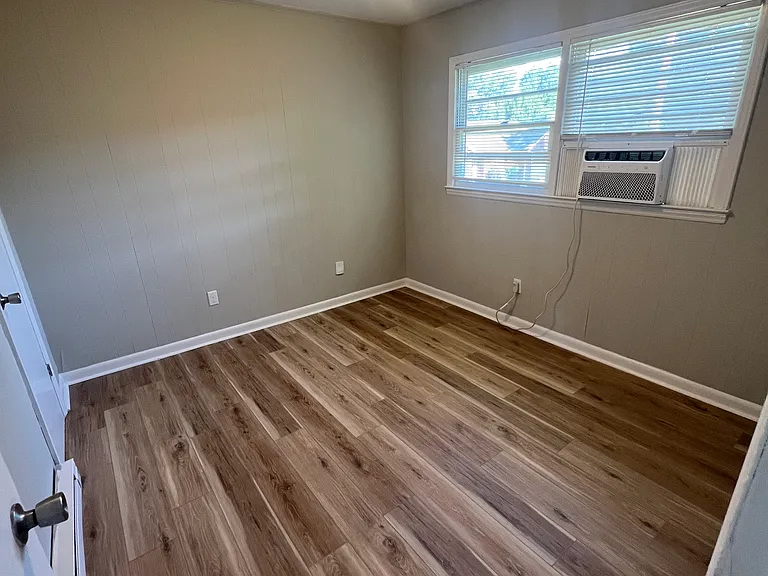 402 E Webb St #404 — Photo 6