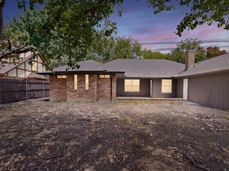 2308 Chamberlain Dr — Photo 45