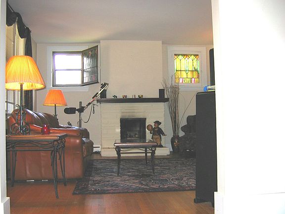 Living room/ gas fire place 