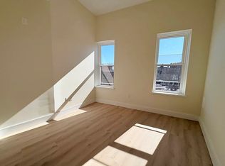 70 E 10th St APT 3F, Brooklyn, NY 11218