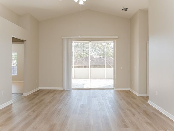 3rd image of 436 Country Vineyard Dr