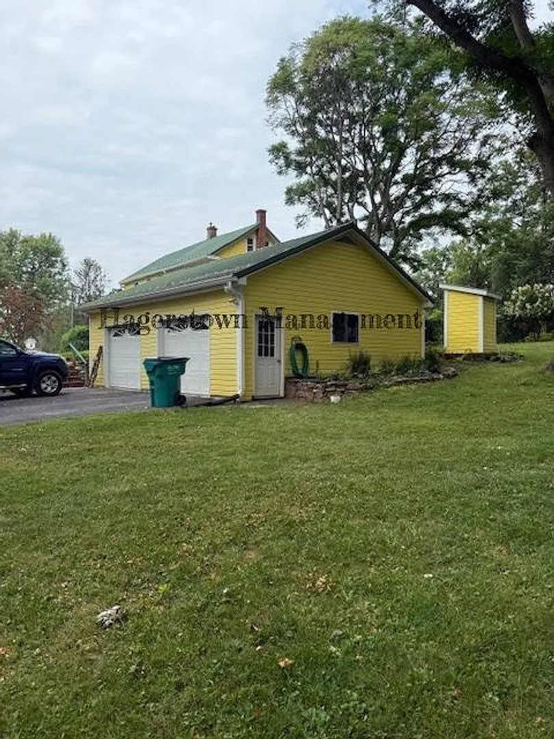3 Bedroom Home Fully Furnished in Picturesque Appalachian Mountain Setting — Photo 2