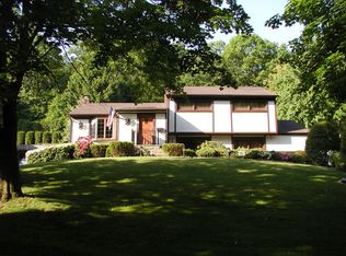 18 The Gln, Cedar Grove, NJ 07009