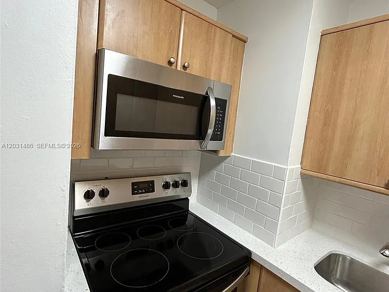 2920 SW 28th Ter #202 — Photo 20