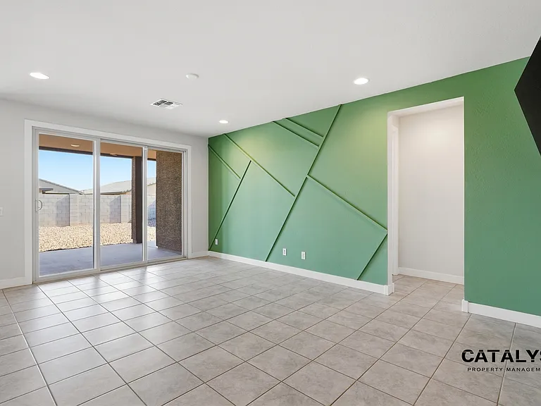 6926 W Winston Dr — Photo 20