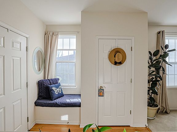 4th image of 2436 Golf Ridge Cir