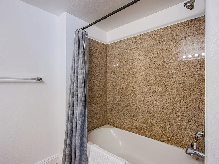 Badura Ave — Photo 18