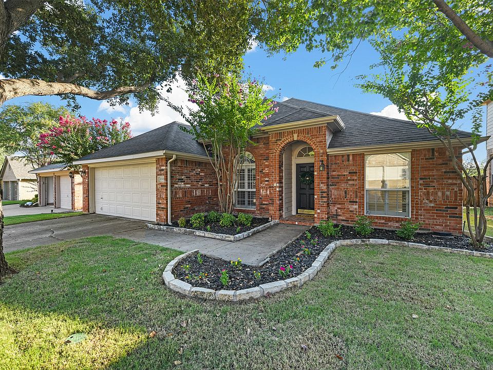 1st image of 2233 Knob Hill Dr