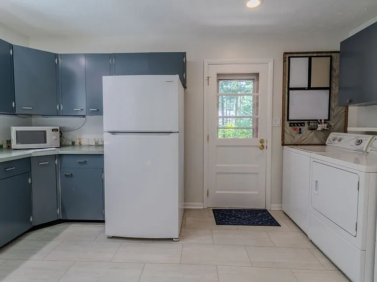 2020 Chippewa St — Photo 8