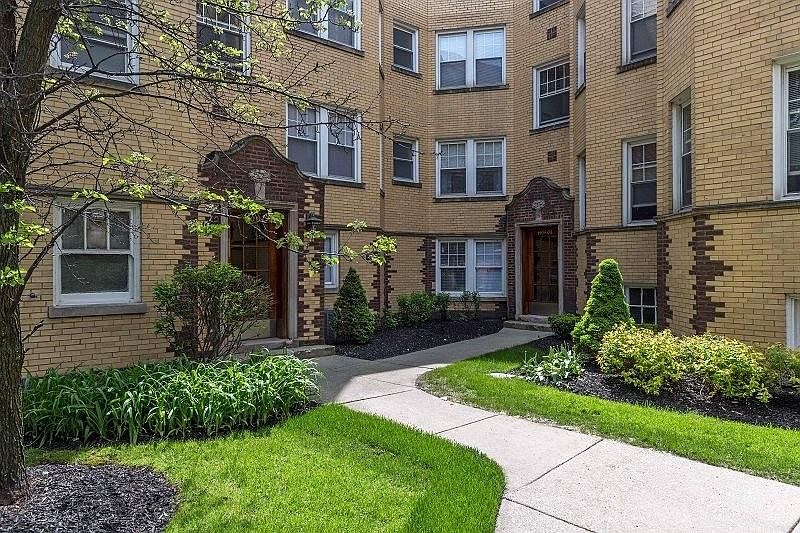 1st image of 2600 W Montrose Ave #2C