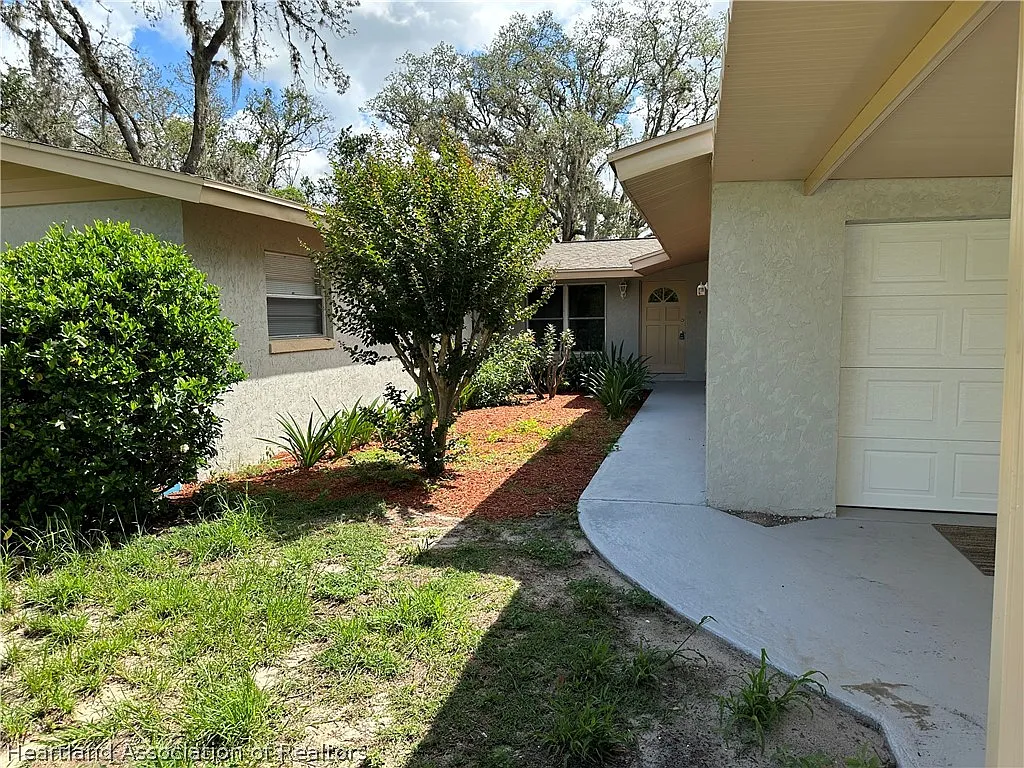 3 bed, 2.0 bath, 1365 sqft, $1,700 — Photo 3