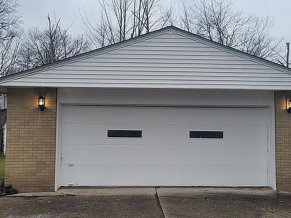 2 car wide/4 car deep w/heat