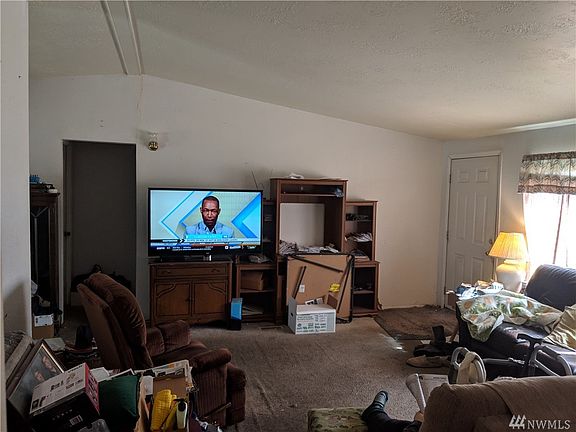 3rd image of 503 N Larch Ave