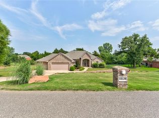 12138 Whispering Pnes, Guthrie, OK 73044