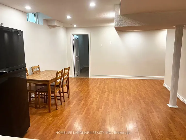 17 Ferncliffe Cres #BASEMENT — Photo 4