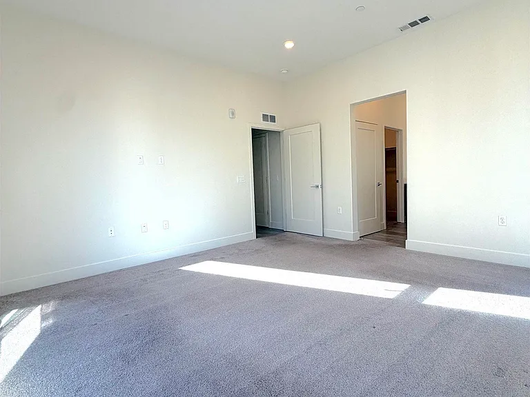 1625 Delano St #31A — Photo 15