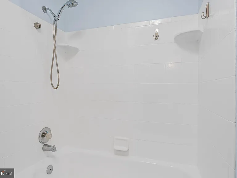 2053 Mayflower Dr — Photo 29