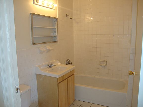 4th image of 35-37 Main St #201