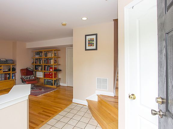 3rd image of 210 Redland Blvd