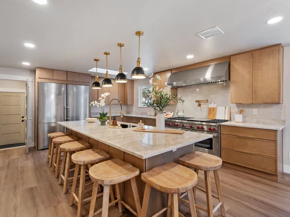 11446 S Mountain Ridge Cir, Sandy, UT 84092